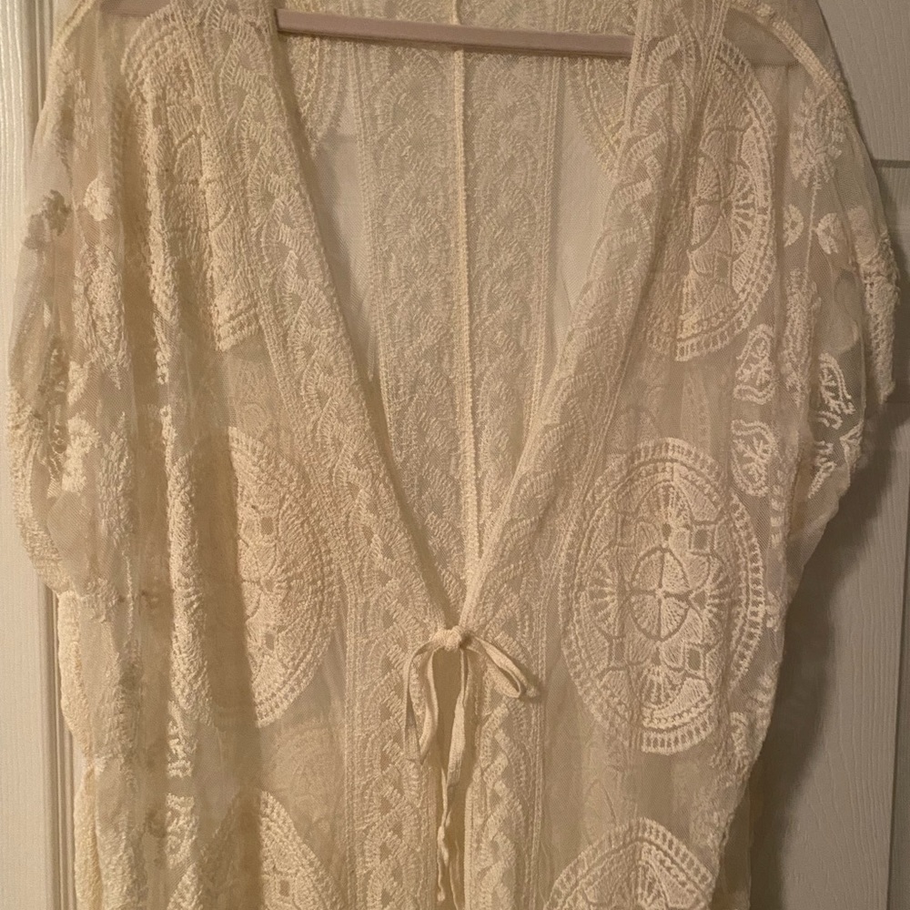 Brand new with tags Three birds nest Cheri scallop lace duster very detailed - Picture 6 of 6